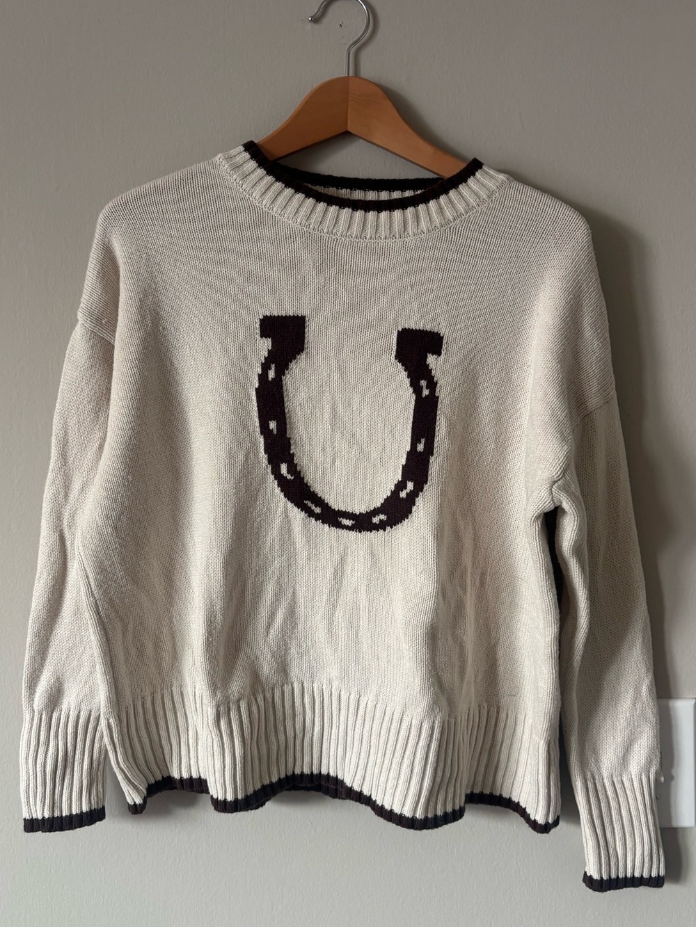 Vintage Cream Knit Sweater with Dark Brown Horseshoe - Size XS